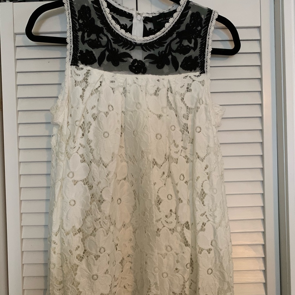 POL Sleeveless Lace Shirt in EUC size M